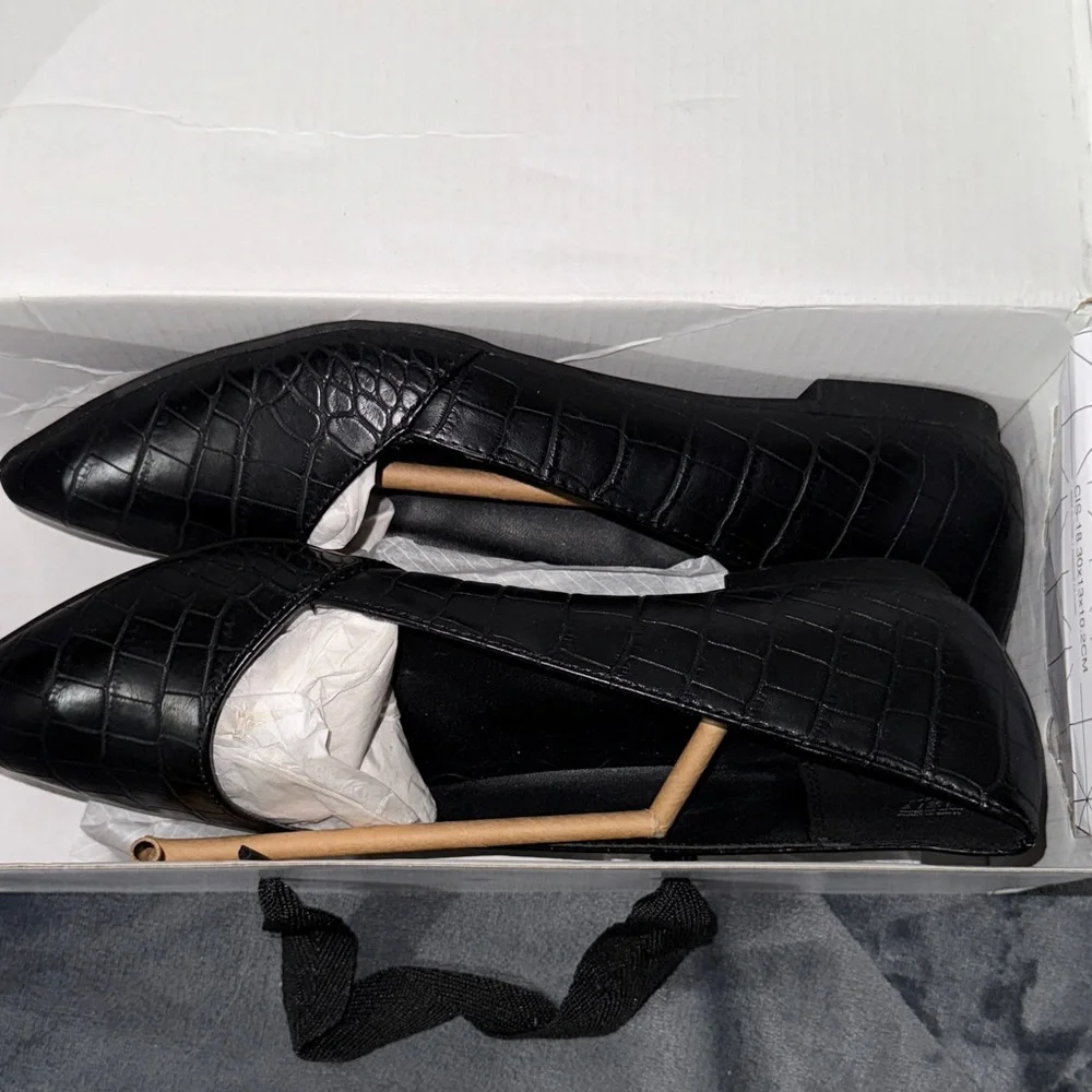 Call It Spring Black Crocodile Flats - Picture 1 of 3